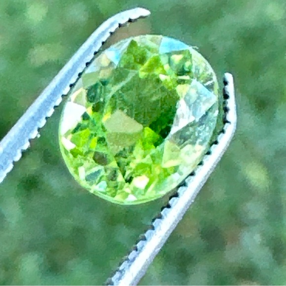 Top Grade 1.85 ct lovely Peridot Ring Size~RQ - Picture 13 of 16